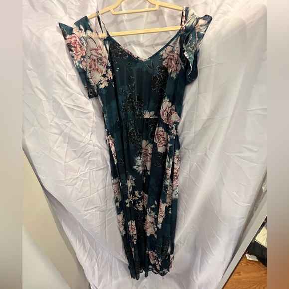 Dress - Picture 3 of 4